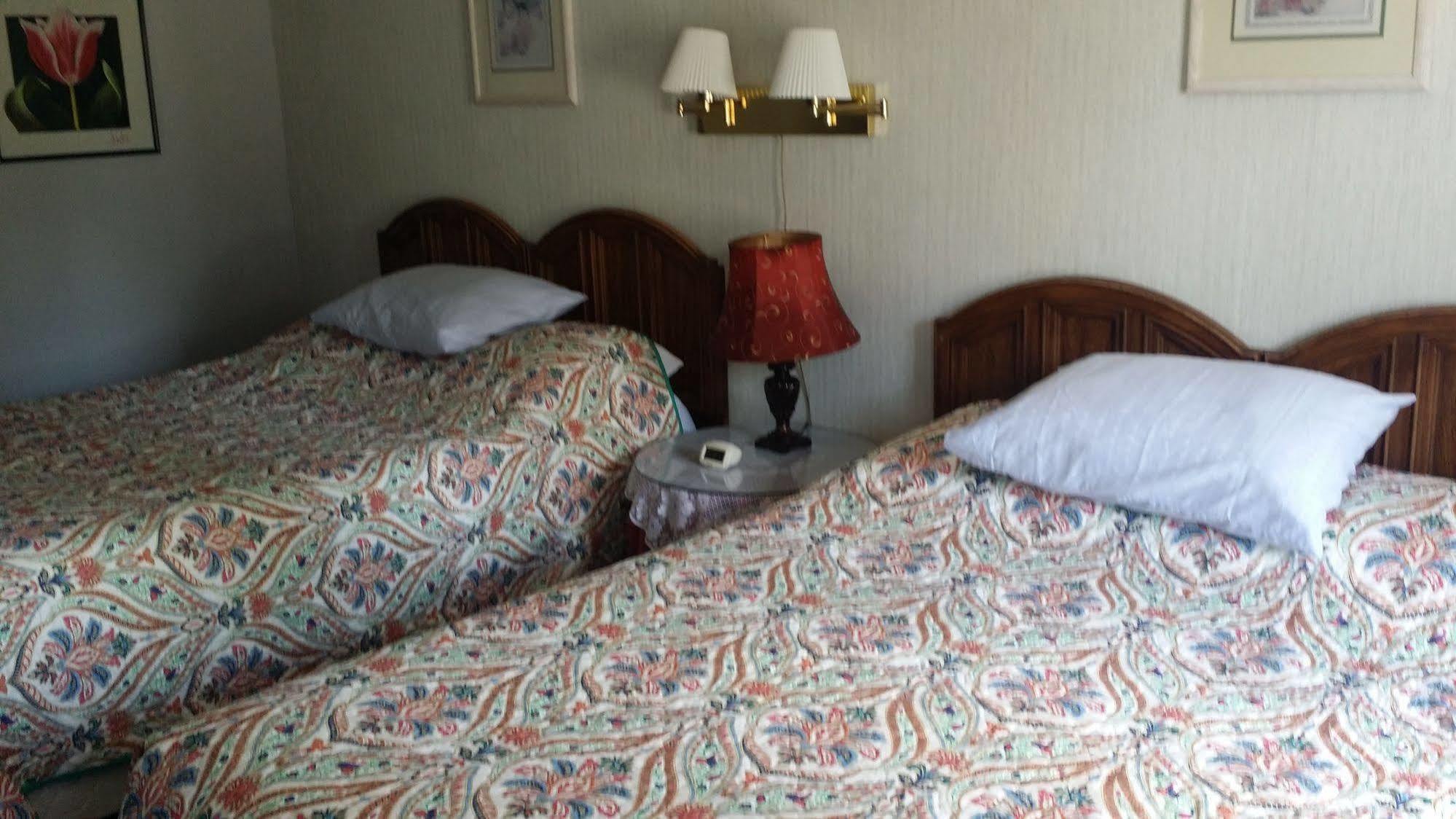 גריילינג River Country Motor Lodge מראה חיצוני תמונה