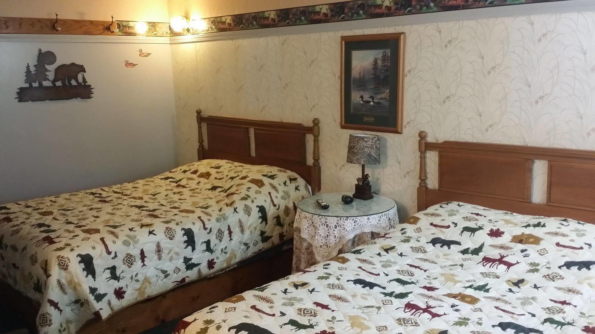 גריילינג River Country Motor Lodge מראה חיצוני תמונה