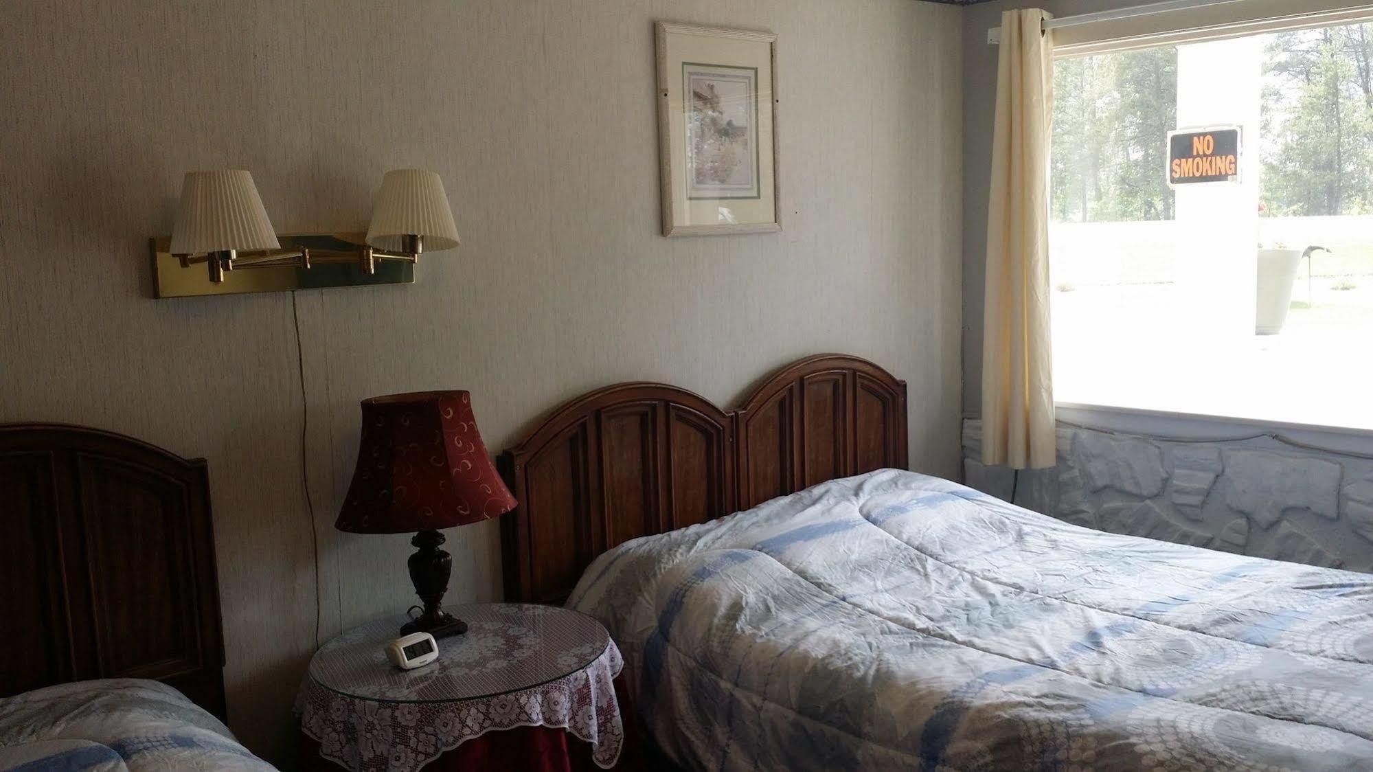 גריילינג River Country Motor Lodge מראה חיצוני תמונה